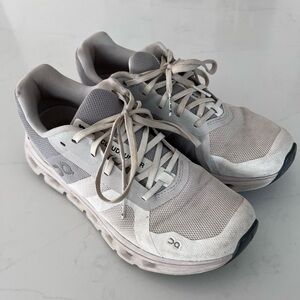 On Running Cloudrunner Women's Shoes - Gray and White